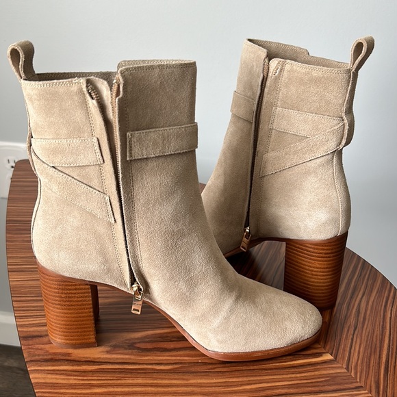 NWT COACH Olivia Suede Ankle Booties Color: OATMEAL Size 10 - Picture 13 of 16